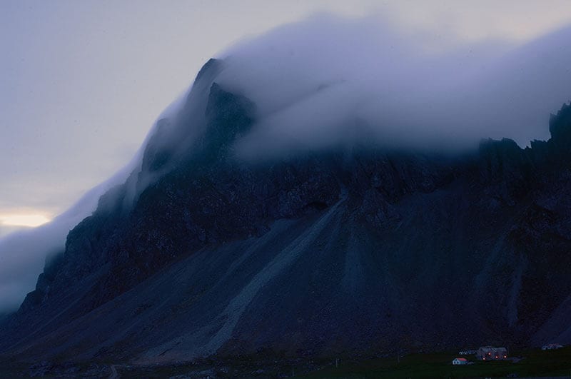 Wolken auf Islands Bergen