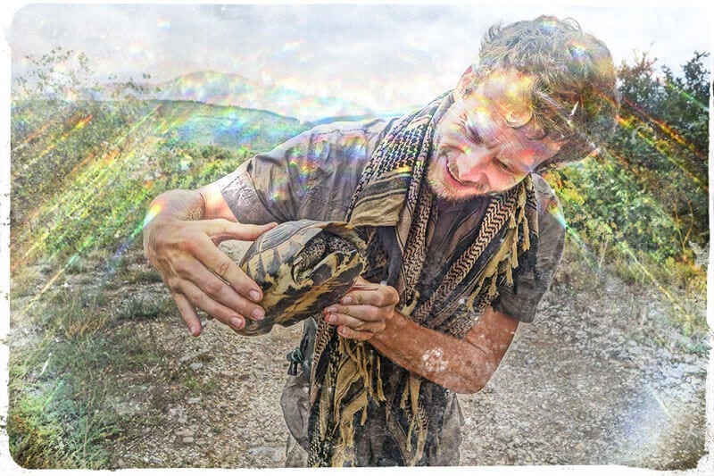 Heiko Gärtner mit einer Schildkröte